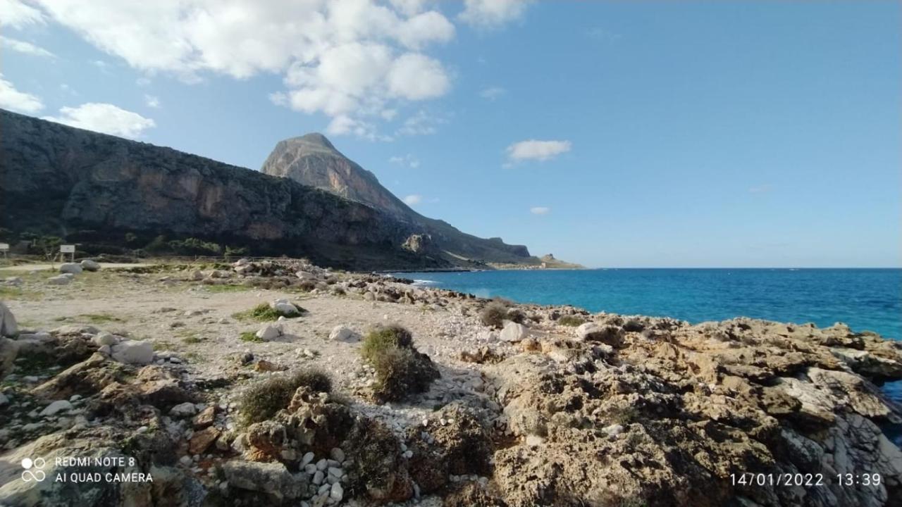 Case Cala Bucerno Кастеллуццо Экстерьер фото