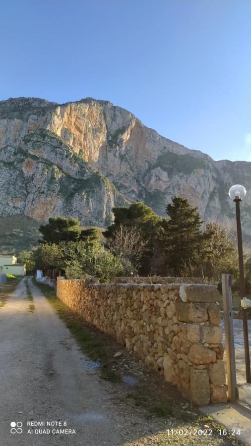 Case Cala Bucerno Кастеллуццо Экстерьер фото