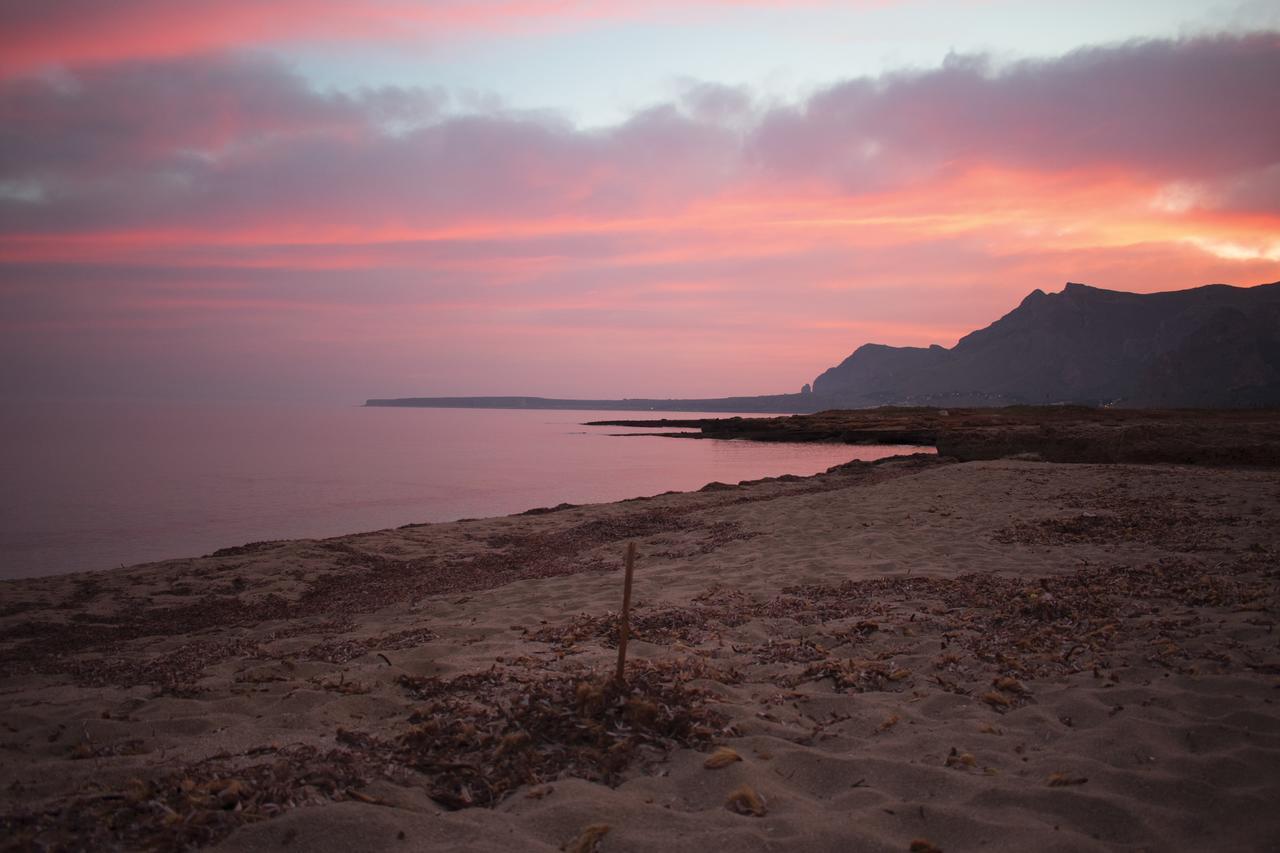 Case Cala Bucerno Кастеллуццо Экстерьер фото