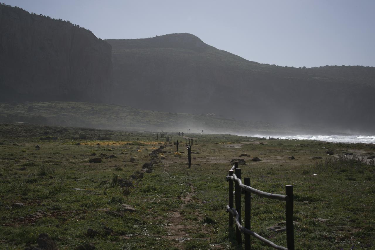 Case Cala Bucerno Кастеллуццо Экстерьер фото