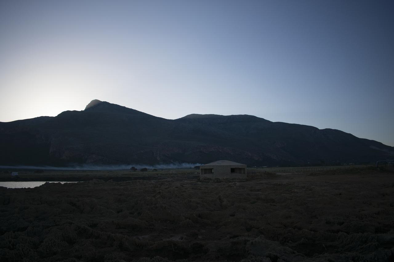 Case Cala Bucerno Кастеллуццо Экстерьер фото